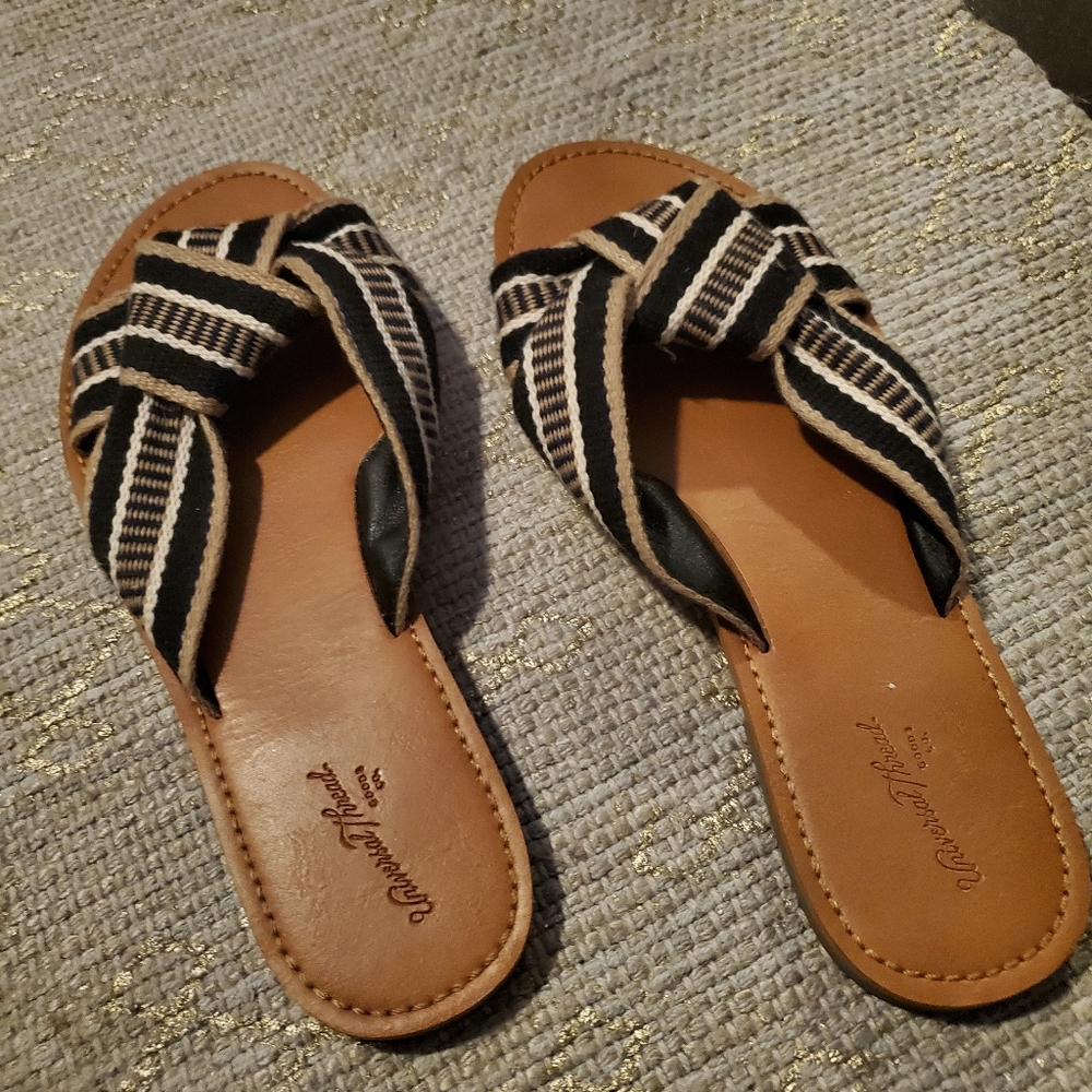 Universal Thread Sandals - Picture 3 of 3